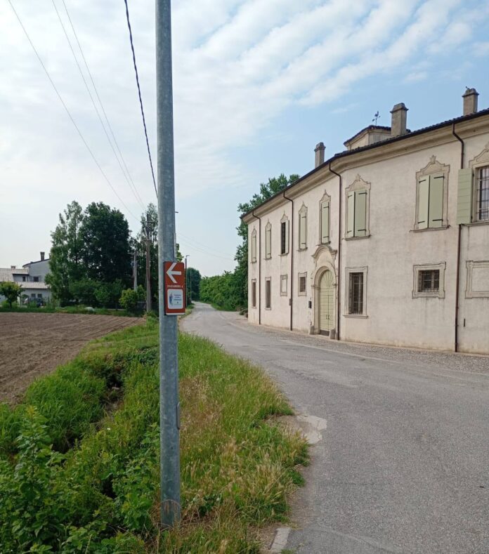 Casaloldo uno dei punti dove sono state posizionate le segnaletiche del cammino di fede e solidarietà