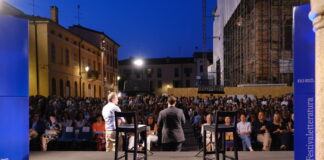 I trent’anni di Festivaletteratura diventano rito collettivo in piazza Leon Battista Alberti