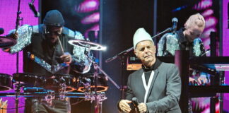 Pet Shop Boys, a Mantova il sogno non invecchia mai: due ore di pop, nostalgia e pura energia