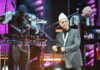 Pet Shop Boys, a Mantova il sogno non invecchia mai: due ore di pop, nostalgia e pura energia