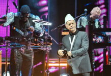 Pet Shop Boys, a Mantova il sogno non invecchia mai: due ore di pop, nostalgia e pura energia
