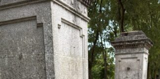 Piazza Virgiliana, ladri di corrente per giocare la notte
