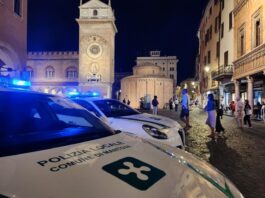 Intervento della Polizia Locale in centro storico: identificate diverse persone, accertamenti in corso