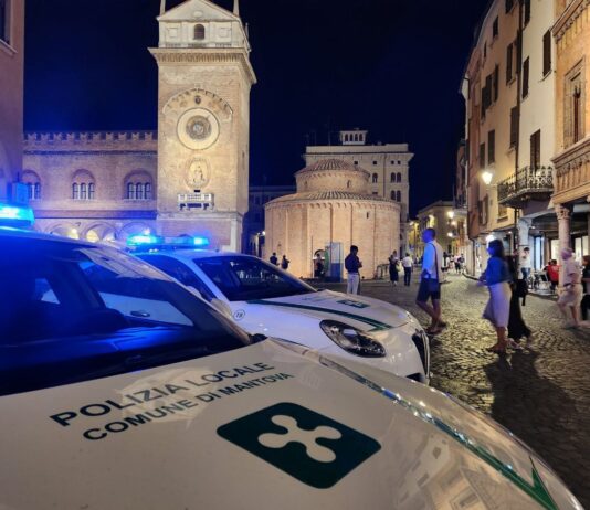 Intervento della Polizia Locale in centro storico: identificate diverse persone, accertamenti in corso