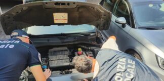 Blitz della Polizia Locale nella zona industriale: scoperto un deposito di auto abusivo. Incastrati dal drone