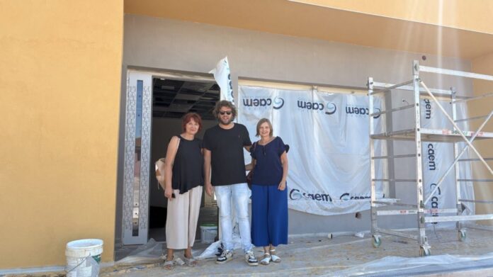 L'assessore Filippo Nobis, al centro , con Antonia RIccò alla sua sinistra e Isaela Sanguanini alla sua destra_4059986