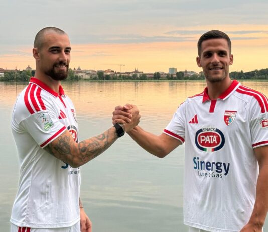 Calcio Serie B – Bianca e senza banda: ecco la nuova maglia del Mantova