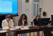 Genitori e lavoro: la fotografia di un divario che resiste