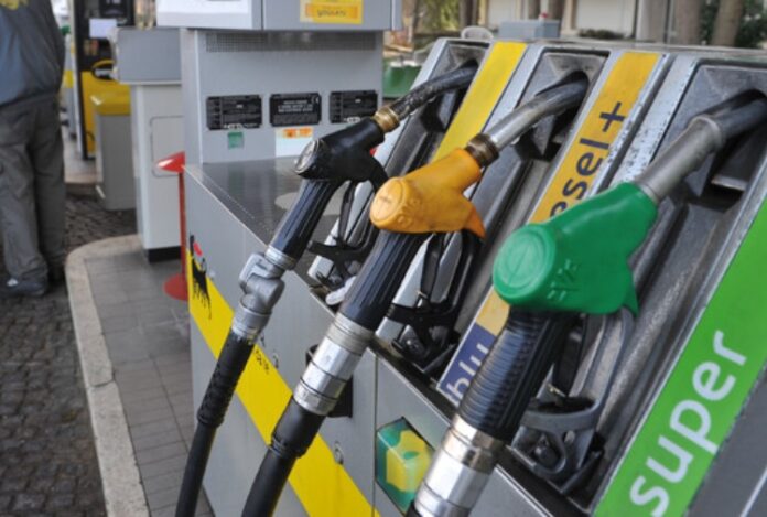 distributore-benzina.jpg_1719428414_4054255