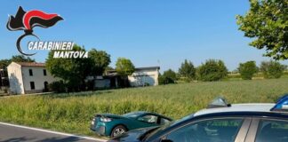 Incidente ad Asola: Audi finisce nel fossato, due conducenti in ospedale