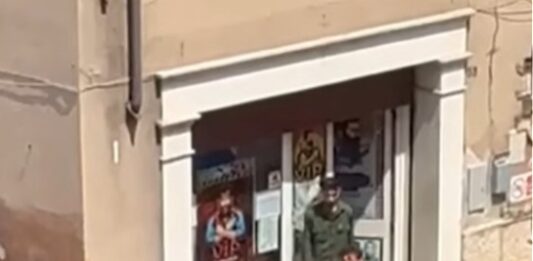 Rissa in pieno giorno davanti alla stazione riaccende i timori per la sicurezza