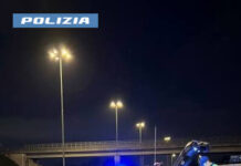 Weekend di follia in auto: drifting e corse nel parcheggio, scattano i controlli