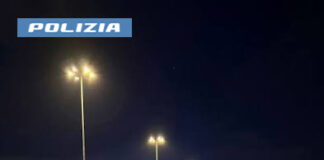 Weekend di follia in auto: drifting e corse nel parcheggio, scattano i controlli