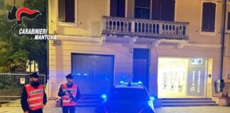 Suzzara, ruba prodotti cosmetici al Best Super Store: denunciato un 42enne