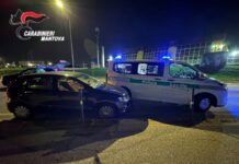Inseguimento nella notte a Suzzara: auto si scontra con la Polizia Locale, conducente ubriaca
