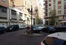 Follia alcolica in centro a Mantova: rissa a colpi di bottiglie in piazza 80° Fanteria, quattro denunce