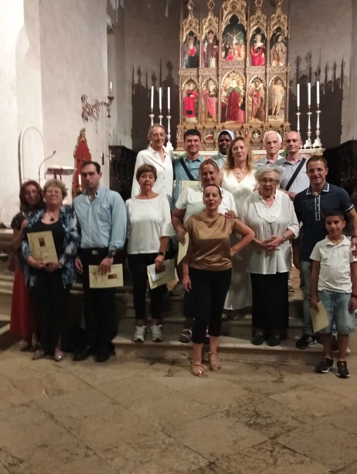 Asola, il gruppo dei lettori partecipanti al Recital in onore dell'Assunta dello scorso anno (1)_4092112