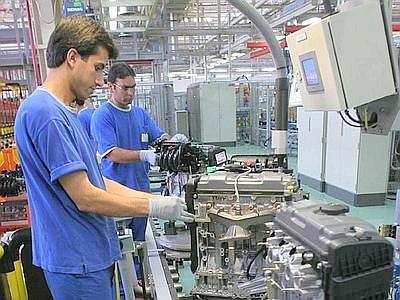CRO_operai_industria_auto-400x300_373092