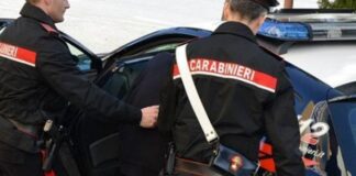 Sermide, notte di terrore in famiglia: 19enne aggredisce madre e fratello e ferisce due Carabinieri