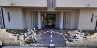 Mottella, auto impazzita finisce nel giardino di una palazzina