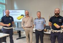 Mantova, arriva il BolaWrap per la Polizia Locale: un laccio hi-tech in Kevlar per bloccare i soggetti violenti a distanza