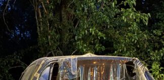 Polemica social – Auto abbandonata ancora per un mese