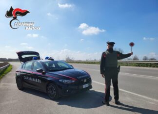 Raid vandalico al campo sportivo di Borgo Virgilio: spogliatoi imbrattati con la vernice blu