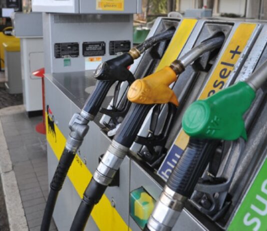 Carburanti, stangata in arrivo. Migrazioni di confine per risparmiare pochi euro