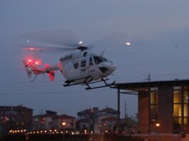 Paura a Bagnolo San Vito: bimbo di un anno cade dalle scale e batte la testa, trasportato in elicottero a Bergamo