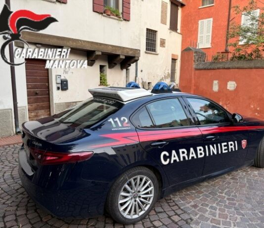 Botte alla compagna e all’ex fidanzato di lei, arrestato 47enne