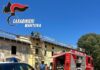 Incendio sul tetto durante lavori: abitazione inagibile