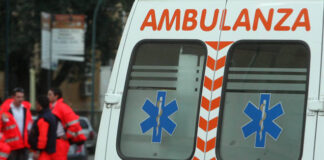 Non risponde alla moglie che dall’estero dà l’allarme: 56enne trovato senza vita in casa