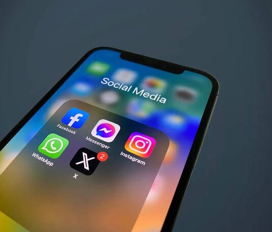 Truffa su TikTok. Paga 2.200 euro due biglietti per un palco all’opera ma il venditore sparisce: denunciato un 30enne