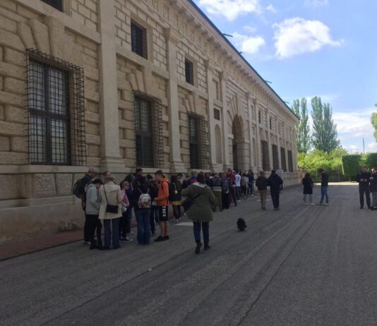 Ferragosto 2026: il grande caldo frena le città, a Mantova flessione del 10%. Volano le prenotazioni last minute