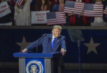 Trump a Dallas “Se vinciamo a novembre darò 5mila dollari a tutti gli americani”
