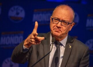 Scuola, Valditara “Favorire un’equilibrata distribuzione di alunni non italiani”