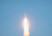 La Cina lancia in orbita nove satelliti dalle acque al largo di Shanghai