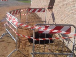 Una voragine aperta davanti al Castello di San Giorgio: smottamento durante il maltempo