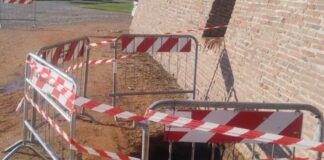 Una voragine aperta davanti al Castello di San Giorgio: smottamento durante il maltempo