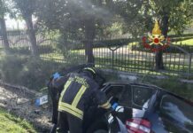 Incastrata fra le lamiere della sua auto finita fuori strada: ferita una 86enne a Rodigo