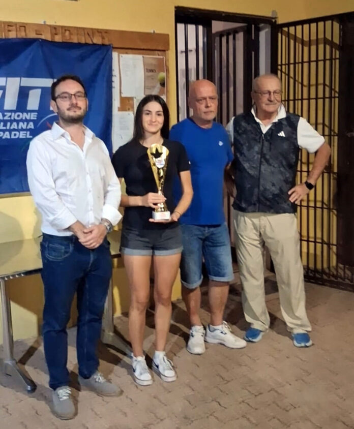 Ilaria di Lorenzo con gli organizzatori del torneo di S. Giovanni Lupatoto_4143946