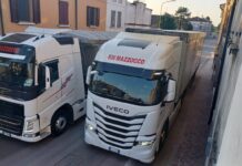 Via vai di mezzi pesanti incessante e pericoloso: scatta la protesta dei cittadini di San Fermo