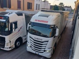 Via vai di mezzi pesanti incessante e pericoloso: scatta la protesta dei cittadini di San Fermo