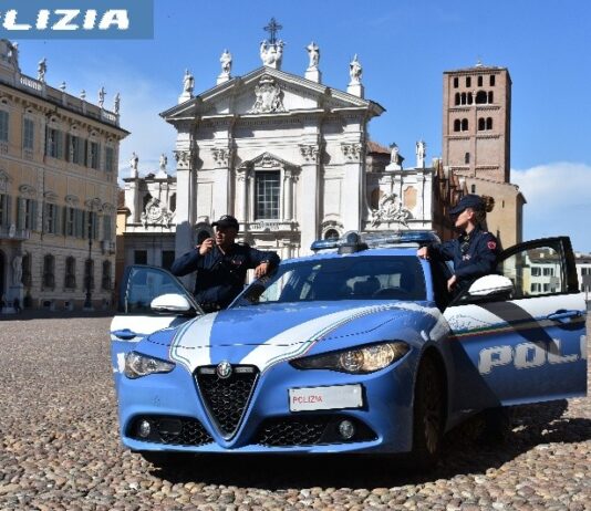 Insulti, calci e minacce: arrestato in piazza Cavallotti