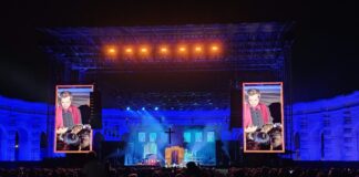 Irriverenza e tenerezza sul palco con Din Don Down