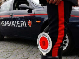 Fa l’autostop armato di machete e rapina un automobilista: denunciato un 33enne
