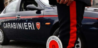 Fa l’autostop armato di machete e rapina un automobilista: denunciato un 33enne