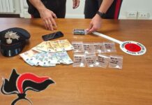 Cocaina nascosta nel vano dell’autoradio, arrestato a Viadana un 22enne: era già stato espulso dall’Italia
