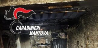 Fumo dall’abitazione a Magnacavallo: vicino dà l’allarme e salva una coppia dall’incendio