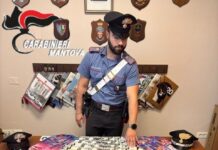 In auto con merchandising contraffatto per i concerti al Te. Tre denunciati